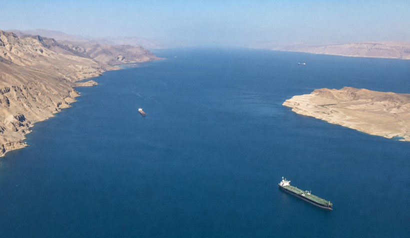Hürmüz girişinde tanker vuruldu, gemi kumanda dışı kaldı - Resim : 2