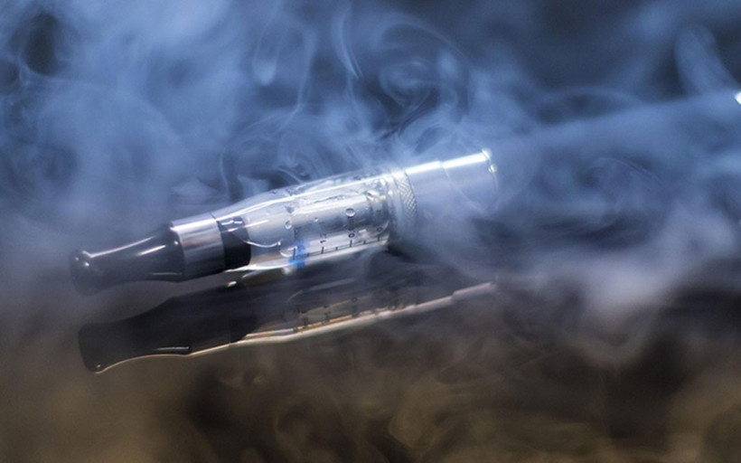 Elektronik sigara, sigara içmeyen gençleri hedef alıyor