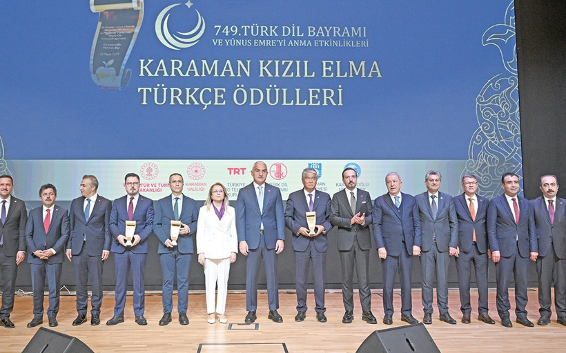 Bakan Ersoy: Diline sahip çıkan millet geleceğine de sahip çıkar