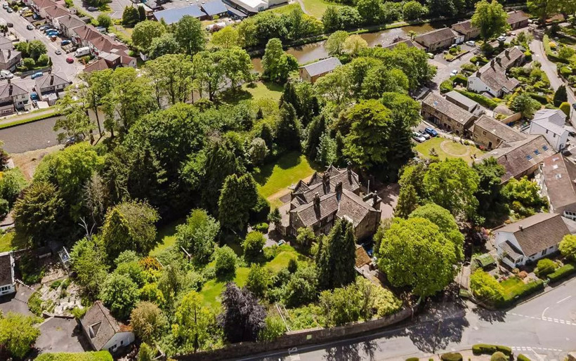 Ünlü yazarın mürebbiyelik yaptığı malikane satışa çıktı - Resim: 32