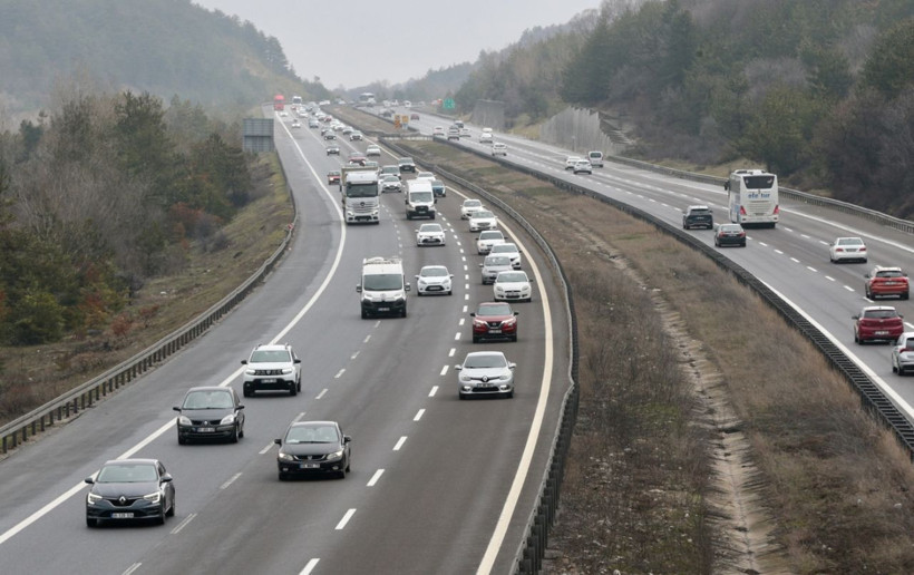 Bayram dönüşü başladı: Anadolu Otoyolu'nda yoğunluk - Resim: 2