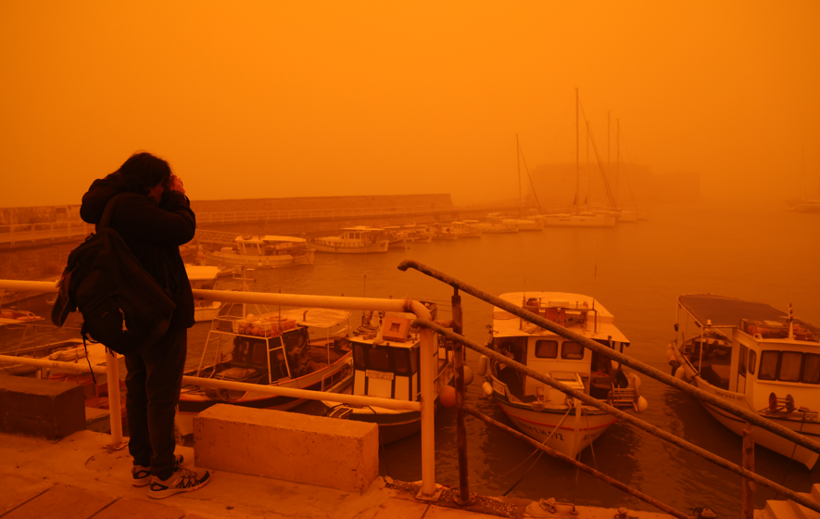 Afrika'dan geldi, Girit Adası'nı kırmızıya bürüdü: Çöl tozları adım adım Türkiye'ye yaklaşıyor - Resim: 8