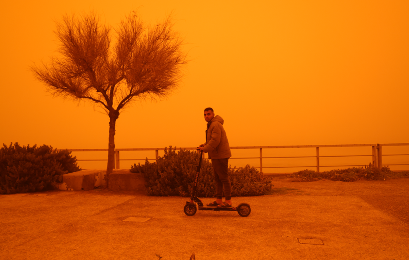 Afrika'dan geldi, Girit Adası'nı kırmızıya bürüdü: Çöl tozları adım adım Türkiye'ye yaklaşıyor - Resim: 6