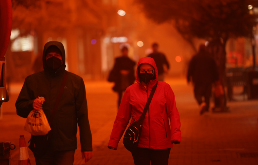 Afrika'dan geldi, Girit Adası'nı kırmızıya bürüdü: Çöl tozları adım adım Türkiye'ye yaklaşıyor - Resim: 10