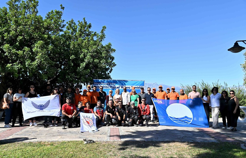 40 metrelik falezlerden denizlere... Büyük temizlik operasyonu! Neler çıktı neler - Resim: 4