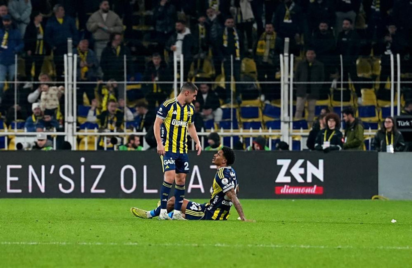 Fenerbahçe uzatmalarda yıkıldı - Resim : 1