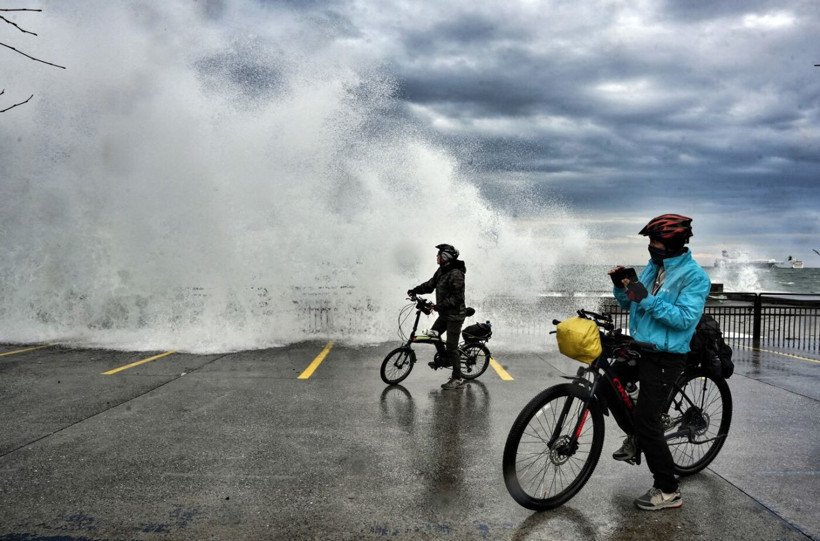 Lodos İstanbul sahillerini vurdu: Dev dalgalar kıyıyı aştı - Resim: 3