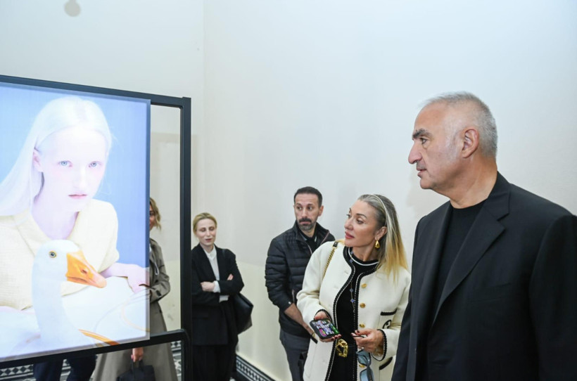 Bakan Ersoy Beyoğlu’nda sergileri tek tek gezdi - Resim : 3