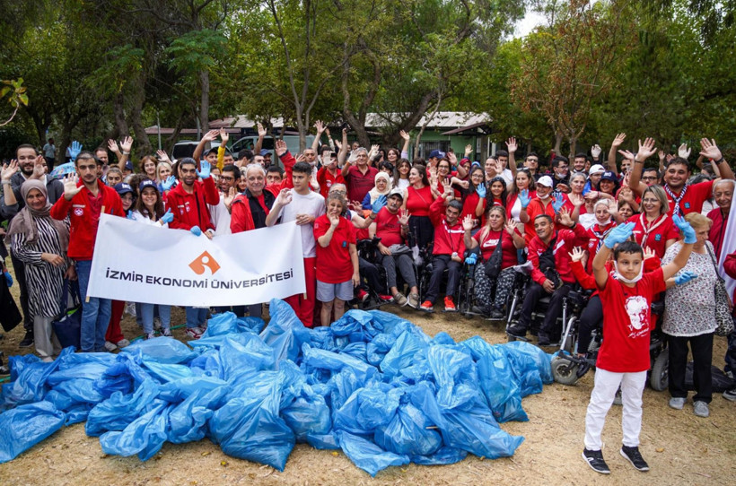 İzmir’de dünya rekoru için plaj temizliği seferberliği - Resim : 1