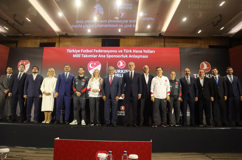 TFF ile THY arasında milli takım sponsorluğu 3 yıllığına yenilendi - Resim : 1