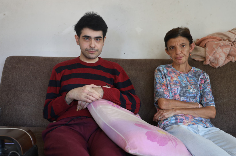 3 yıl sonra duş alıp tıraş olan Barış’ın hikayesini annesi göz yaşlarıyla anlattı - Resim : 1