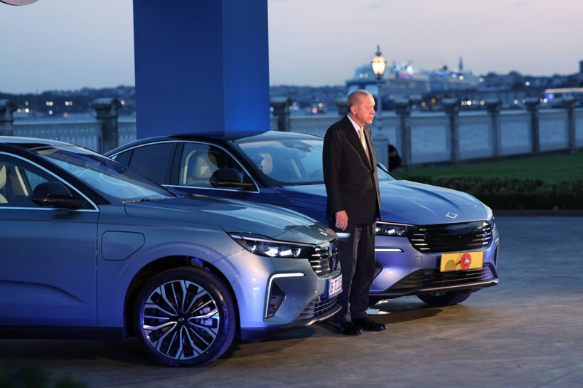 Togg'un yeni modeli T10F, Cumhurbaşkanı Erdoğan'a hediye edildi! Dolmabahçe'de test sürüşü yaptı - Resim: 7