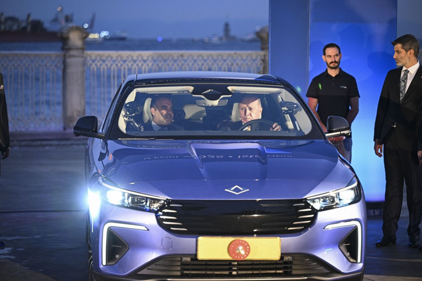 Togg'un yeni modeli T10F, Cumhurbaşkanı Erdoğan'a hediye edildi! Dolmabahçe'de test sürüşü yaptı - Resim: 8