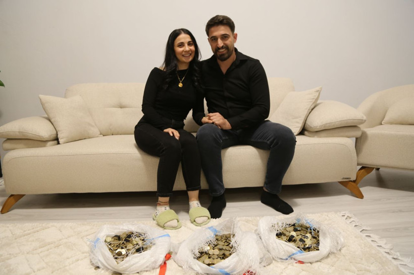 10 gün esnaf gezdiler, geline ağırlığınca para taktılar! Sayması saatler sürer ama... - Resim: 3