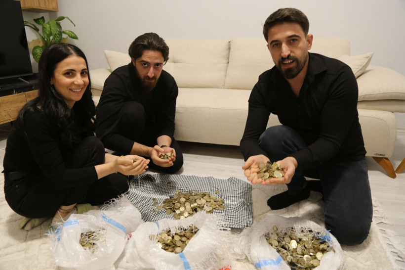 10 gün esnaf gezdiler, geline ağırlığınca para taktılar! Sayması saatler sürer ama... - Resim: 4