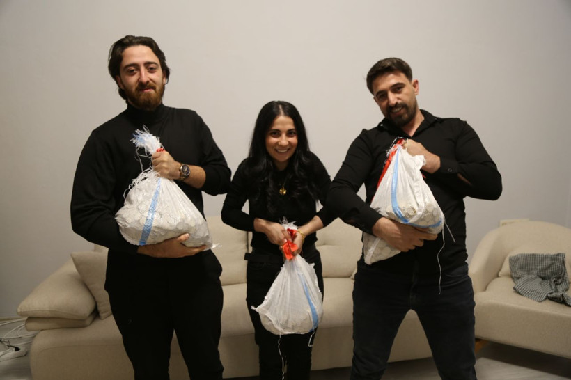 10 gün esnaf gezdiler, geline ağırlığınca para taktılar! Sayması saatler sürer ama... - Resim: 5