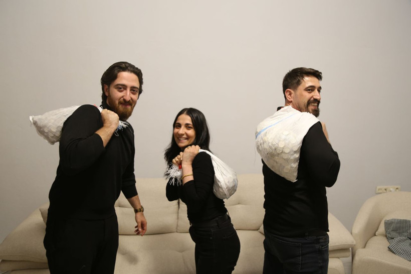 10 gün esnaf gezdiler, geline ağırlığınca para taktılar! Sayması saatler sürer ama... - Resim: 6