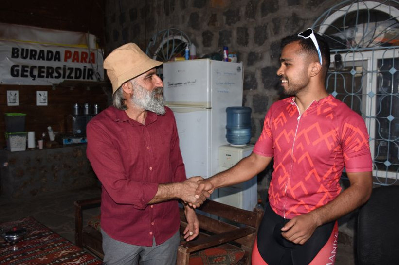 Bu mekânda para geçmiyor, her şey bedava! Çay, çorba, sıcak yemek, at binme ve daha fazlası... - Resim: 6