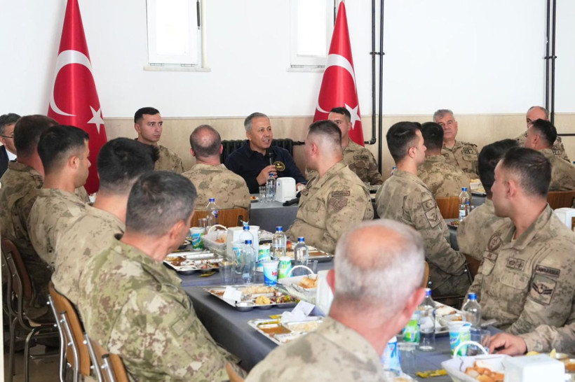 Bakan Yerlikaya Hakkari semalarında: Sınır hattında denetim - Resim: 4