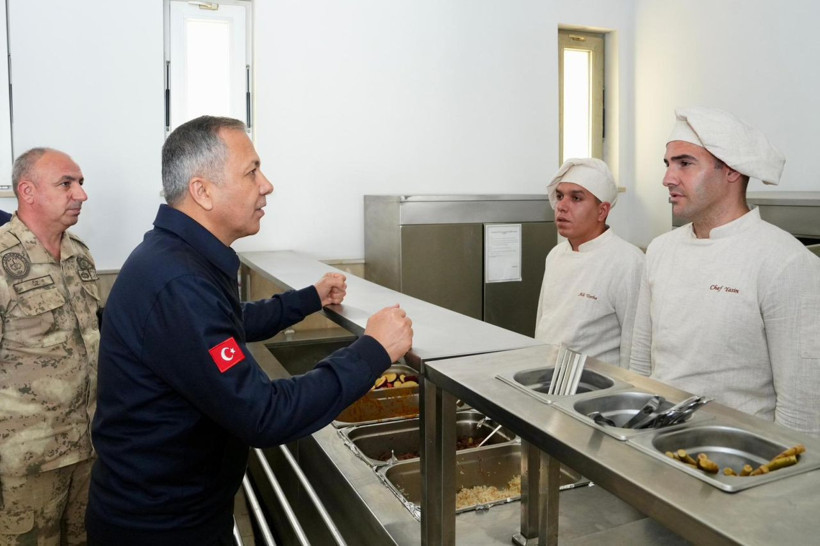 Bakan Yerlikaya Hakkari semalarında: Sınır hattında denetim - Resim: 3