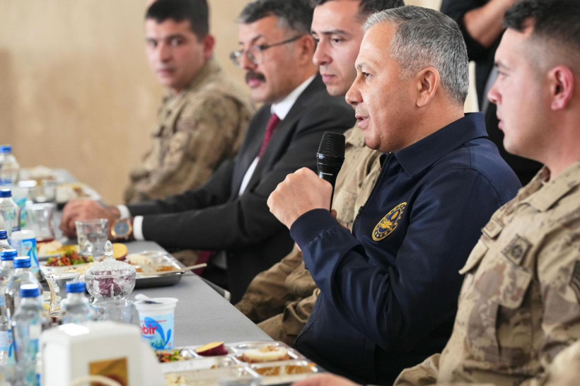 Bakan Yerlikaya Hakkari semalarında: Sınır hattında denetim - Resim: 1