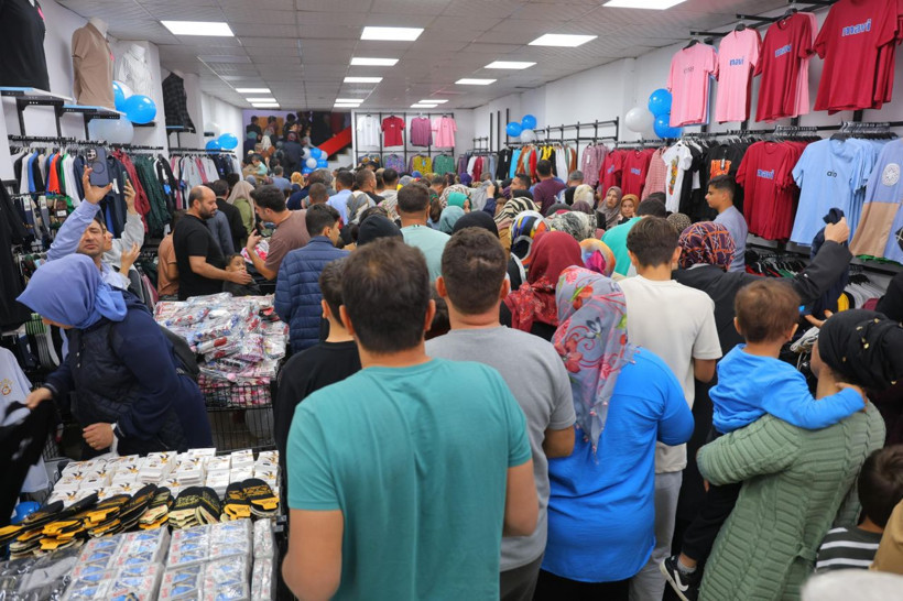 50 TL izdihamı! Birbirlerini ezdiler... - Resim: 3