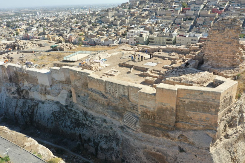 Urfa Kalesi'nde 1500 yıllık Grekçe yazıtlı mozaik bulundu! - Resim: 2