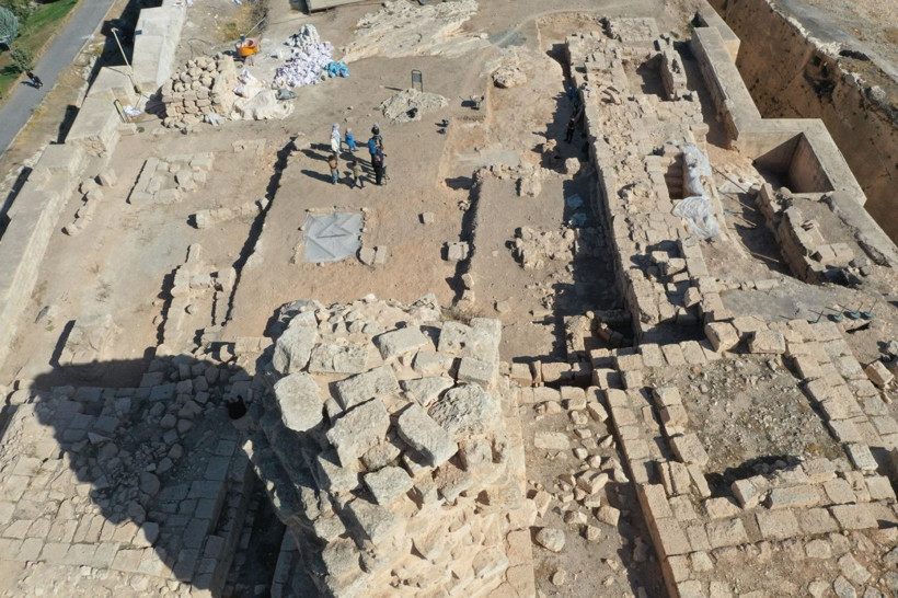 Urfa Kalesi'nde 1500 yıllık Grekçe yazıtlı mozaik bulundu! - Resim: 3