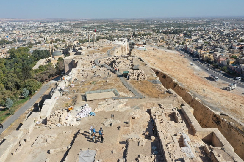 Urfa Kalesi'nde 1500 yıllık Grekçe yazıtlı mozaik bulundu! - Resim: 4