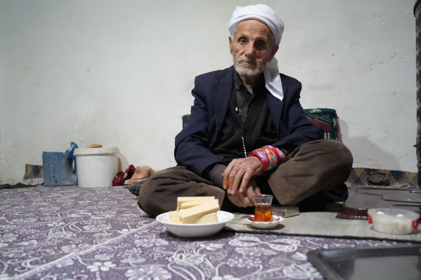 50 yıldır sadece çay içip gofret yiyerek yaşamını sürdürüyor - Resim: 4