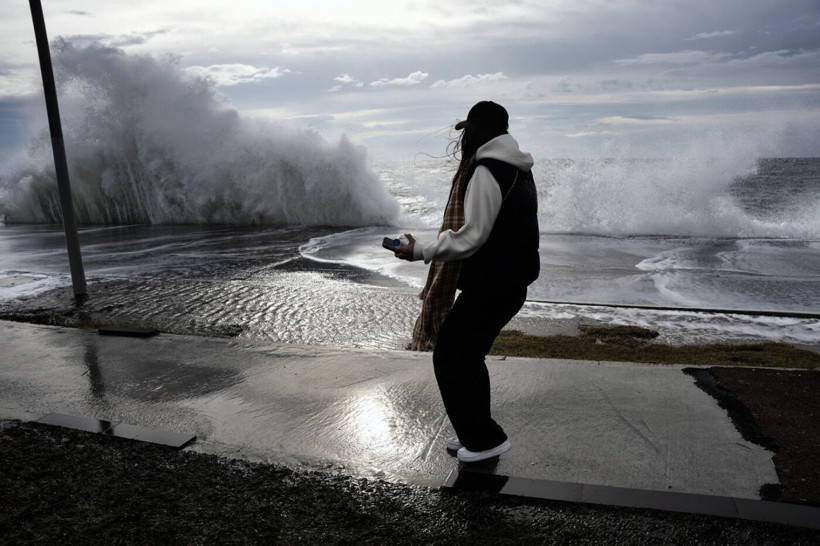 Lodos İstanbul sahillerini vurdu: Dev dalgalar kıyıyı aştı - Resim: 6