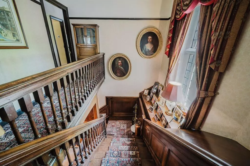 Ünlü yazarın mürebbiyelik yaptığı malikane satışa çıktı - Resim: 15