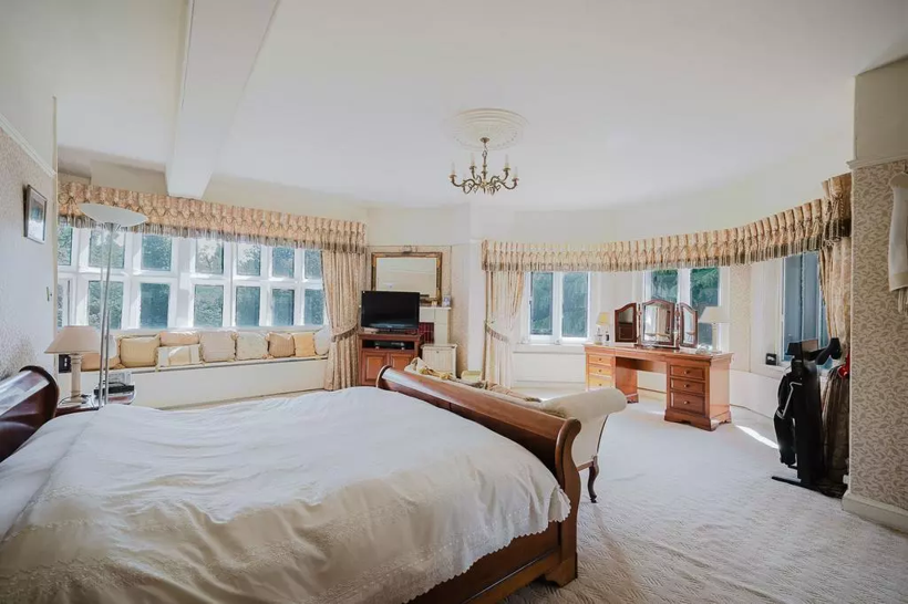 Ünlü yazarın mürebbiyelik yaptığı malikane satışa çıktı - Resim: 17