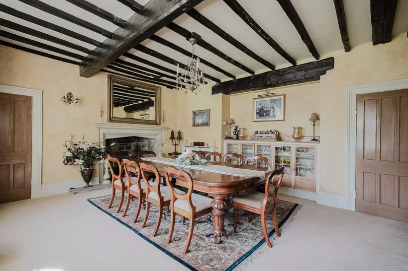 Ünlü yazarın mürebbiyelik yaptığı malikane satışa çıktı - Resim: 3