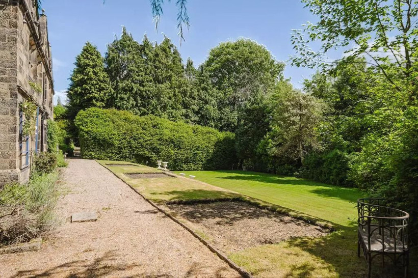 Ünlü yazarın mürebbiyelik yaptığı malikane satışa çıktı - Resim: 30