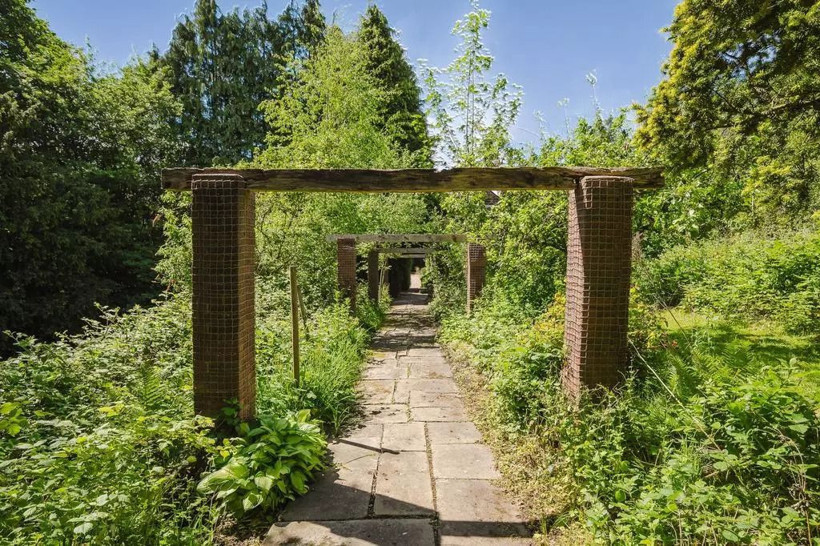 Ünlü yazarın mürebbiyelik yaptığı malikane satışa çıktı - Resim: 31