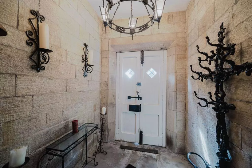 Ünlü yazarın mürebbiyelik yaptığı malikane satışa çıktı - Resim: 6