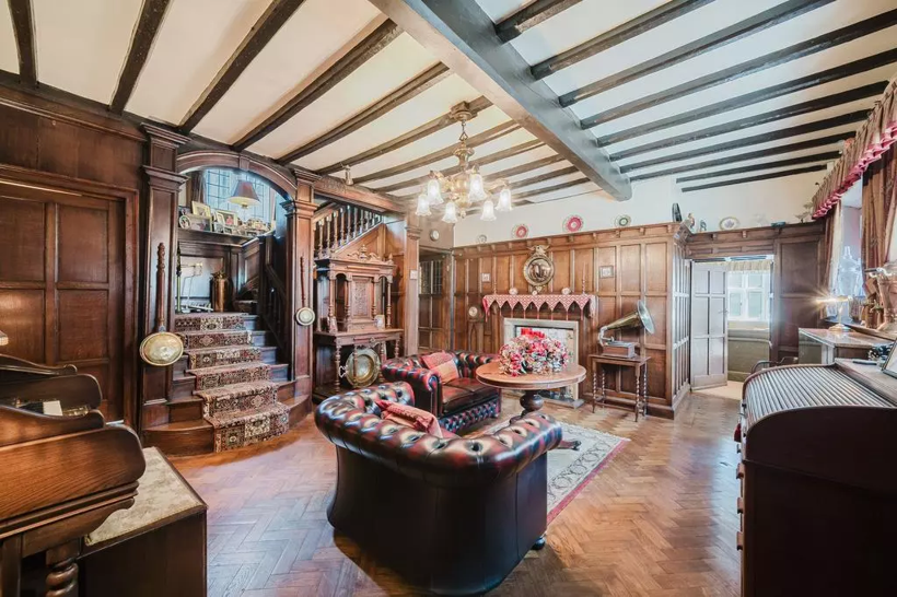 Ünlü yazarın mürebbiyelik yaptığı malikane satışa çıktı - Resim: 7