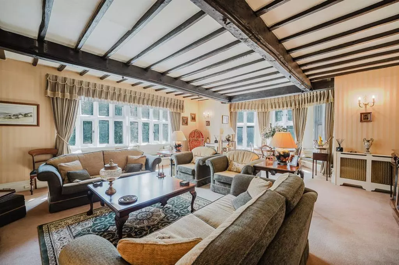 Ünlü yazarın mürebbiyelik yaptığı malikane satışa çıktı - Resim: 10