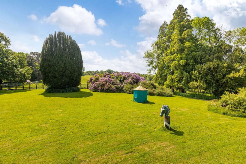 Rolling Stones efsanesinin malikanesi satışta: İstenen fiyat dudak uçuklattı - Resim: 4