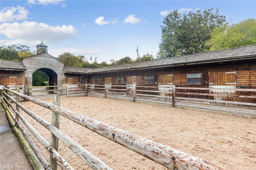 Rolling Stones efsanesinin malikanesi satışta: İstenen fiyat dudak uçuklattı - Resim: 6