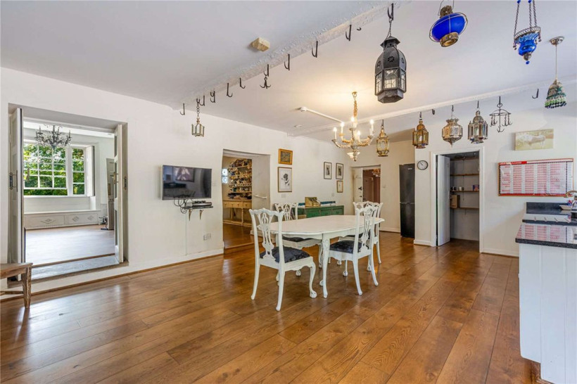 Rolling Stones efsanesinin malikanesi satışta: İstenen fiyat dudak uçuklattı - Resim: 18