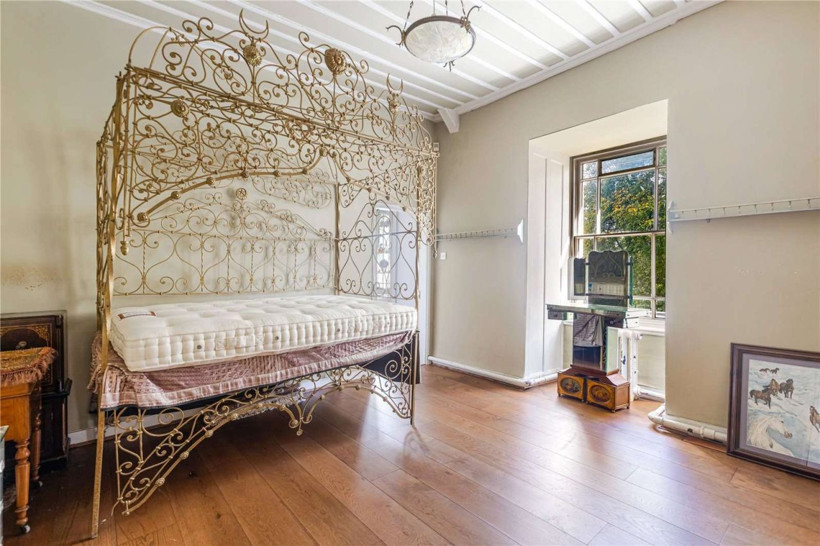 Rolling Stones efsanesinin malikanesi satışta: İstenen fiyat dudak uçuklattı - Resim: 24