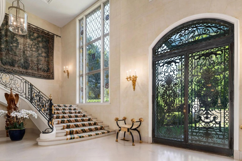 Medya devini yöneten aile için inşa edilen malikane satışa çıktı - Resim: 20