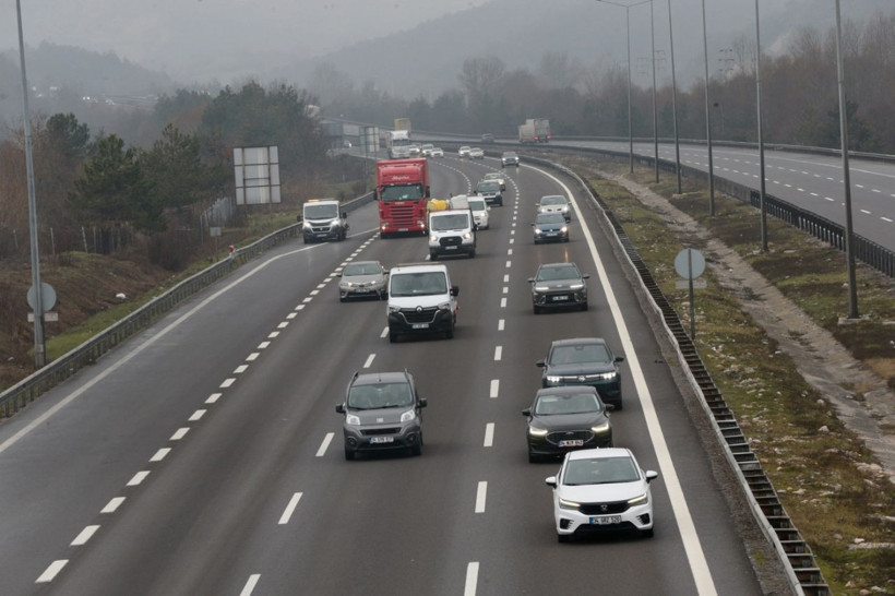 Anadolu Otoyolu'nda bayram trafiği başladı - Resim: 3