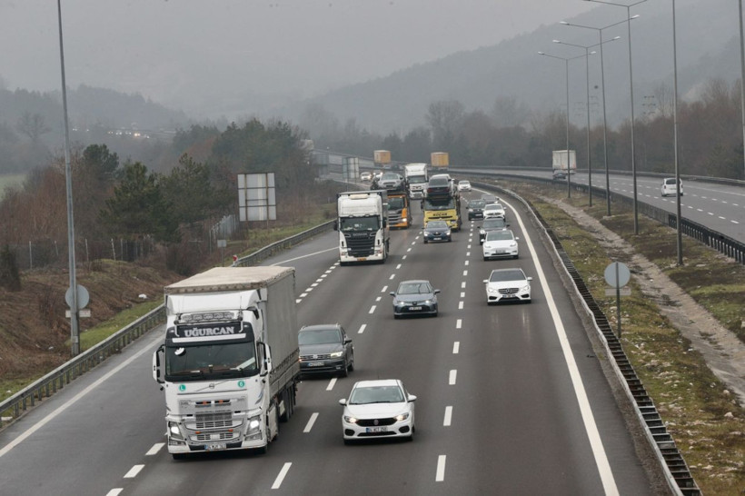Anadolu Otoyolu'nda bayram trafiği başladı - Resim: 1