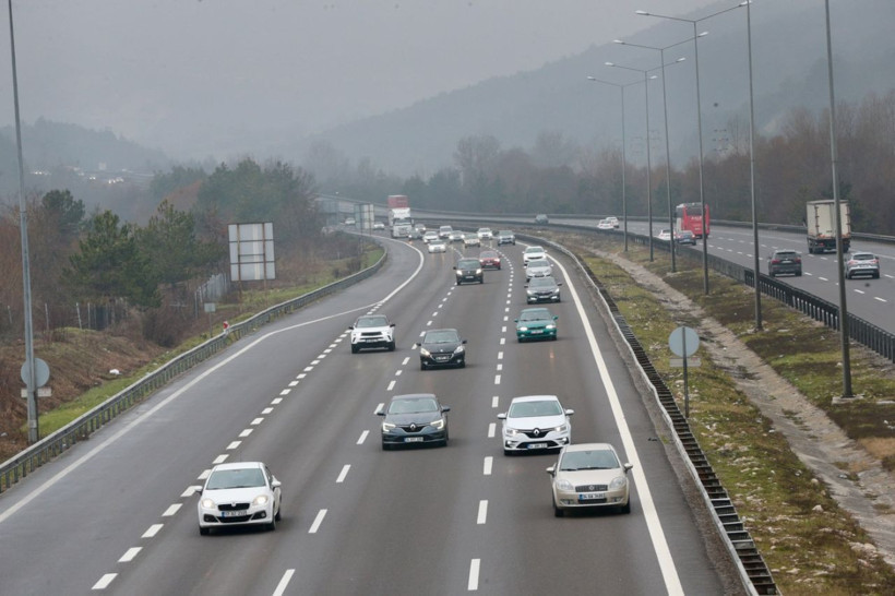 Anadolu Otoyolu'nda bayram trafiği başladı - Resim: 2