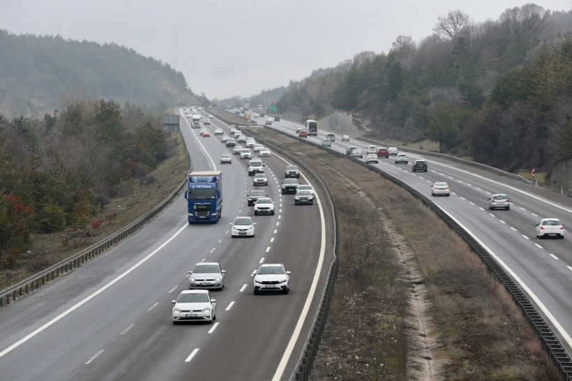 Bayram dönüşü başladı: Anadolu Otoyolu'nda yoğunluk - Resim: 1