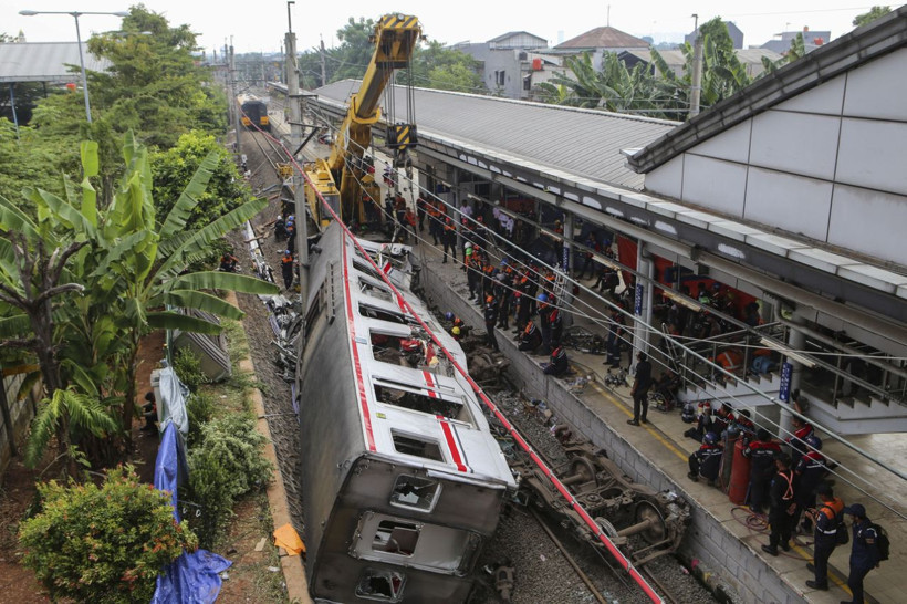 Endonezya'daki tren faciasında can kaybı 14'e yükseldi - Resim: 1