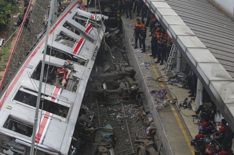 Endonezya'daki tren faciasında can kaybı 14'e yükseldi - Resim: 4